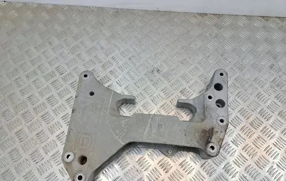 BMW 7 G11 G12 Gearbox mounting bracket 6861580