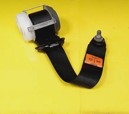 Rear seatbelt