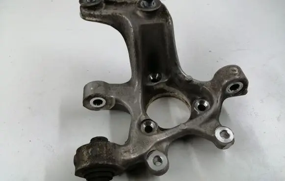 Rear wheel hub spindle/knuckle