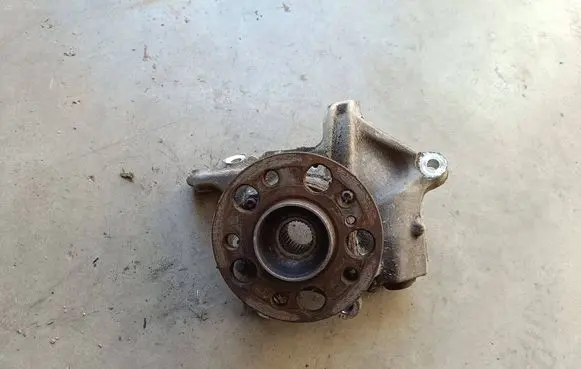 Mercedes-Benz SLK R172 Rear wheel hub spindle/knuckle 1720405