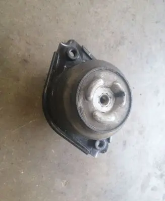 Mercedes-Benz ML W164 Engine mount bracket A2512403117