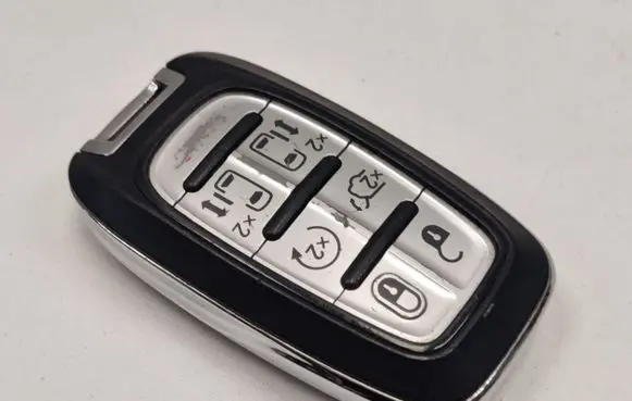 Chrysler Pacifica Ignition key/card 68217832AC