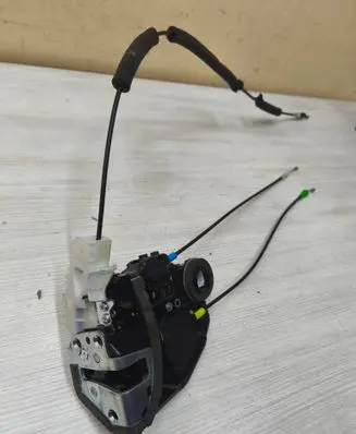 Toyota C-HR I Rear door lock 69050F4010