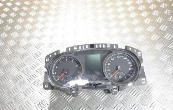 Volkswagen Golf VII Speedometer (instrument cluster) 5G1920640A