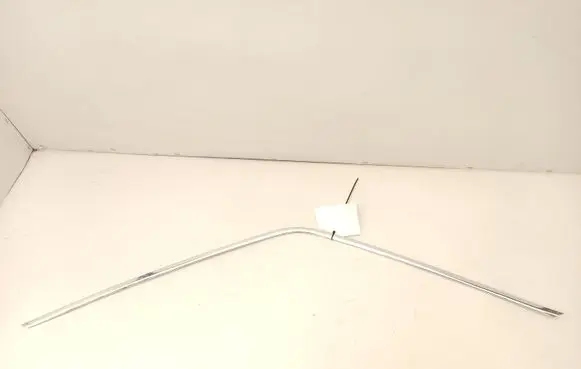 Mercedes-Benz S W126 Front door glass trim molding