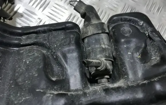 Opel Omega B1 Windscreen/windshield washer pump