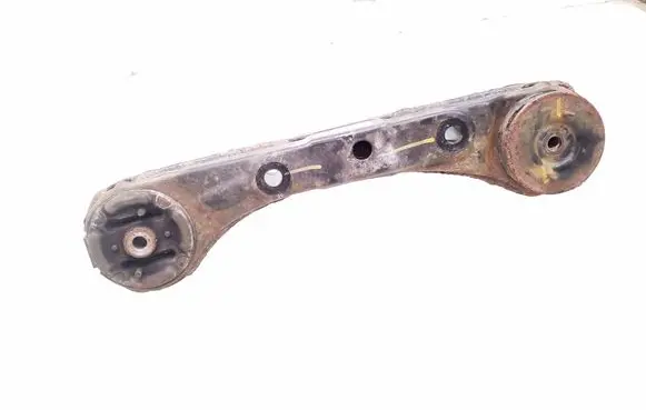 Honda CR-V Rear differential/diff mount bracket 