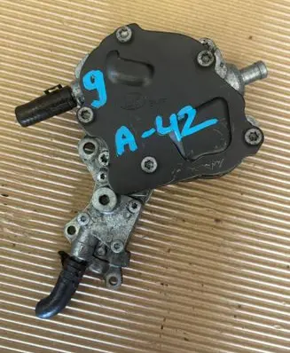 Volkswagen PASSAT B6 Vacuum pump 038145209E