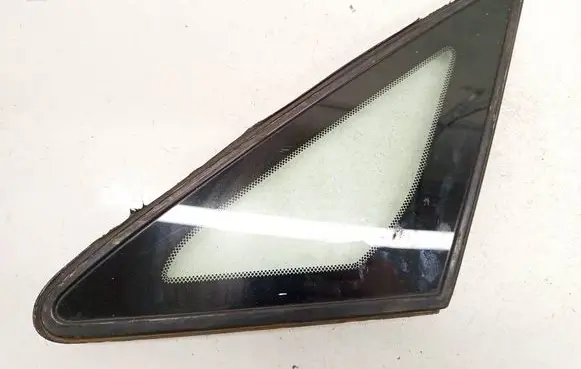 Toyota Avensis Verso Front triangle window/glass AS2
