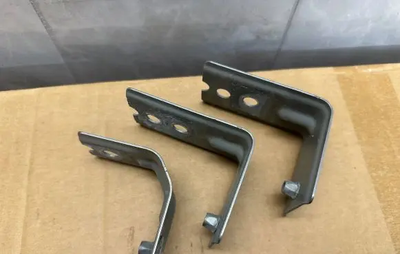 Volkswagen Amarok Fender mounting bracket 2H6821149 2H6821193