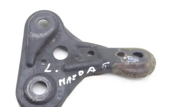 Mazda 6 Engine mount bracket