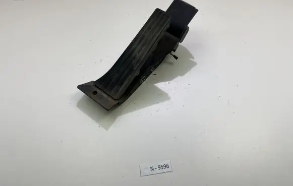 BMW X3 E83 Accelerator throttle pedal