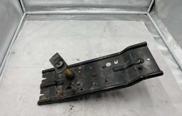Chrysler Voyager Spare wheel mounting bracket 7C30
