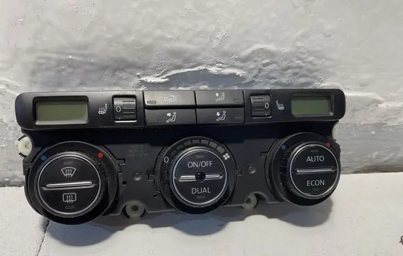 Volkswagen PASSAT B6 Climate control unit 74677532