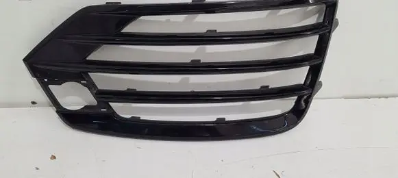 Audi Q3 8U Front bumper lower grill 8U0807682