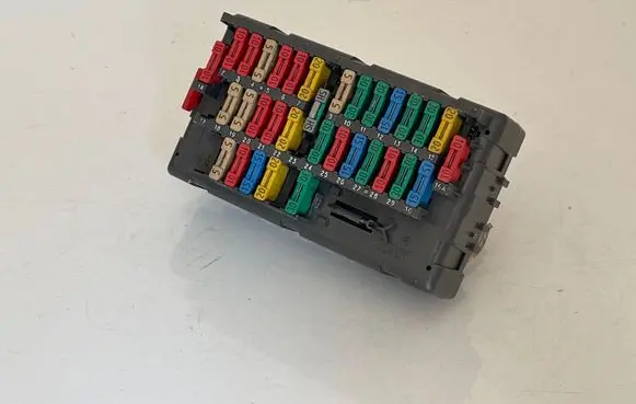 Peugeot 406 Fuse module 9459288180 PSA9459288180