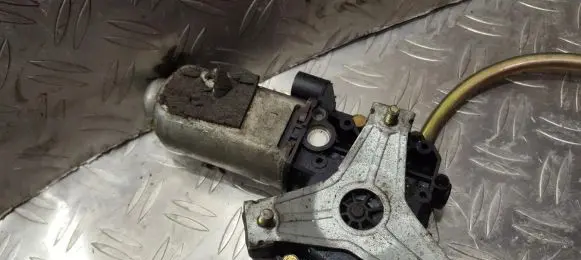 Renault 19 Front door window regulator motor