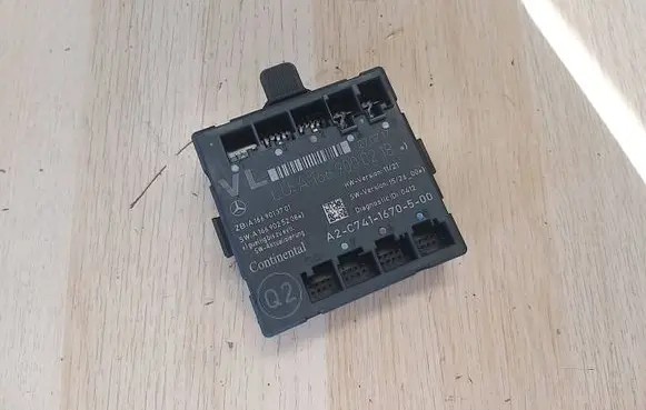 Volkswagen Polo V 6R Door control unit/module A1669000218