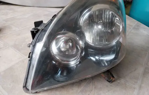 Toyota Corolla Verso AR10 Headlight/headlamp P7106L