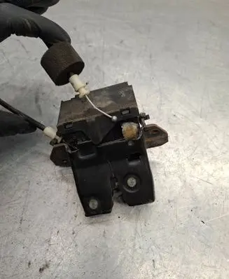 Mercedes-Benz C W203 Loading door lock A1717500085 A1717500185
