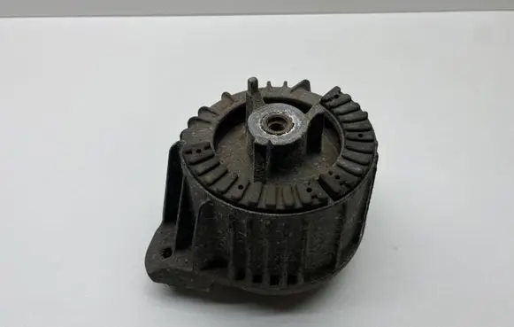 Mercedes-Benz C W204 Engine mount bracket A2042400317