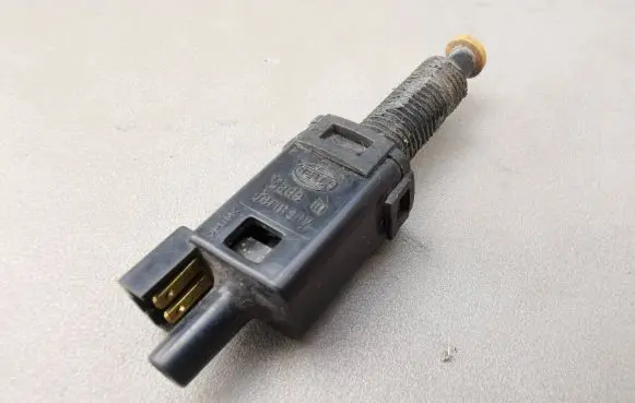 Audi 100 S4 C4 Clutch pedal sensor 811907343b