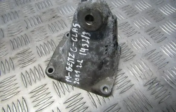 Mercedes-Benz C W203 Engine mounting bracket 6042230004