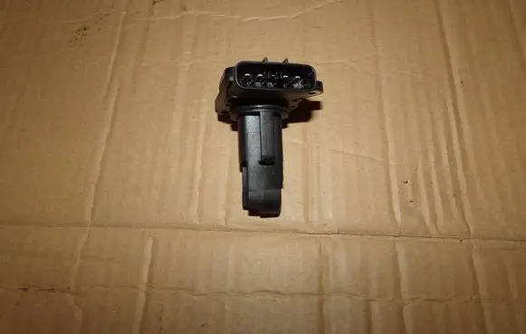 Toyota Corolla E120 E130 Mass air flow meter 22204-0J010