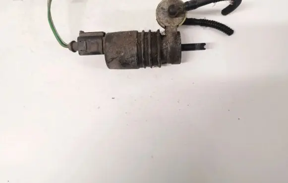 Volkswagen Golf IV Windscreen/windshield washer pump