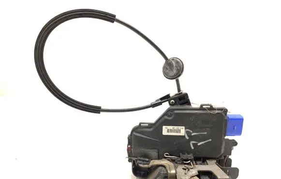 Volkswagen Touran I Front door lock 3D1837016