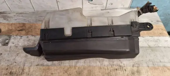 Toyota Avensis T250 Fuse module