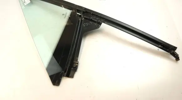 BMW Z3 E36 Front triangle window/glass 8410161