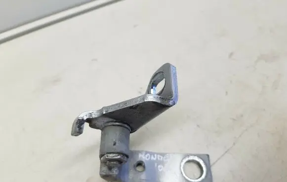 Ford Mondeo MK IV Front door lower hinge 6M21U22810AB