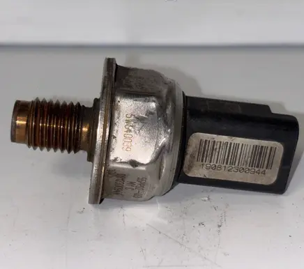 Ford Focus Fuel pressure sensor 5WS40039