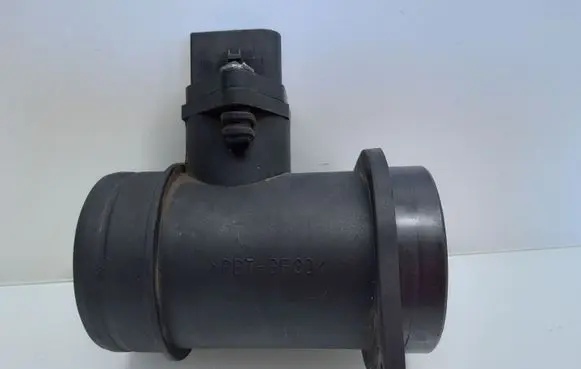 Audi A4 S4 B5 8D Mass air flow meter 0281002216