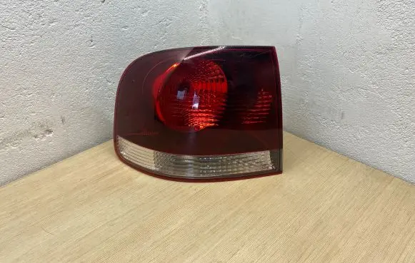 Volkswagen Touareg I Rear/tail lights 28259002 7L6945095R02S