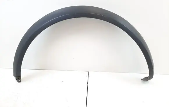 Rear fender molding trim