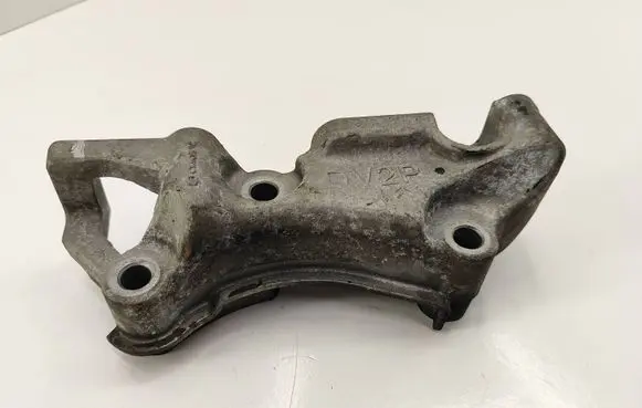 Peugeot 308 Engine mounting bracket 9673585780