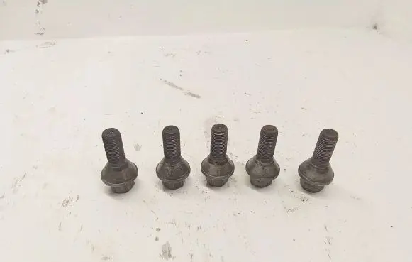 Opel Vivaro Nuts/bolts 