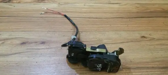 Mazda 323 F Front door lock