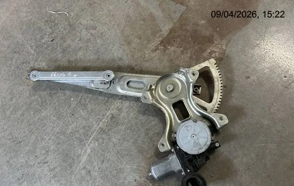 Toyota Prius (XW20) Front door window regulator with motor 