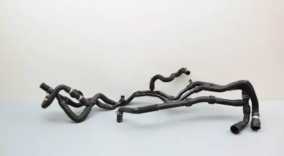 Engine coolant pipe/hose