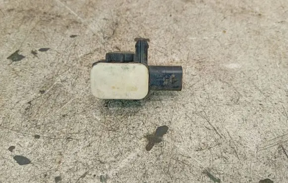 Mercedes-Benz GL X166 Airbag deployment crash/impact sensor A1668210151 56054085AA 024120615