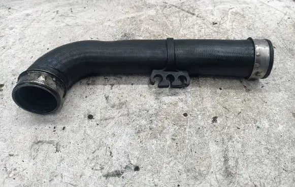 Volkswagen Touran I Engine coolant pipe/hose