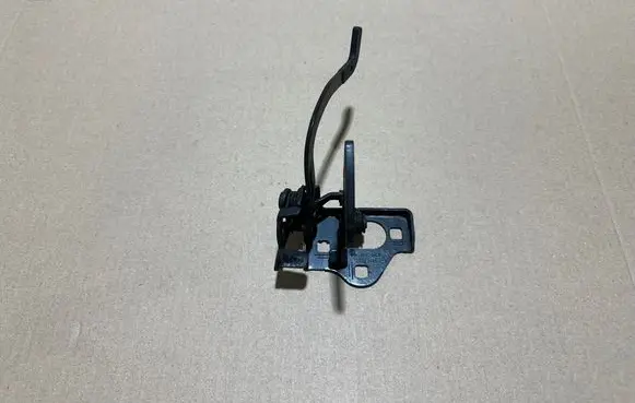 Skoda Octavia Mk2 (1Z) Engine bonnet/hood lock/latch loop/hook 1Z0823480H