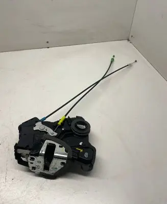 Toyota Auris E180 Front door lock A084219