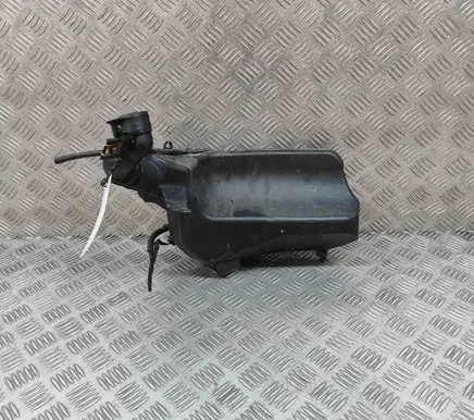 Windshield washer fluid reservoir/tank