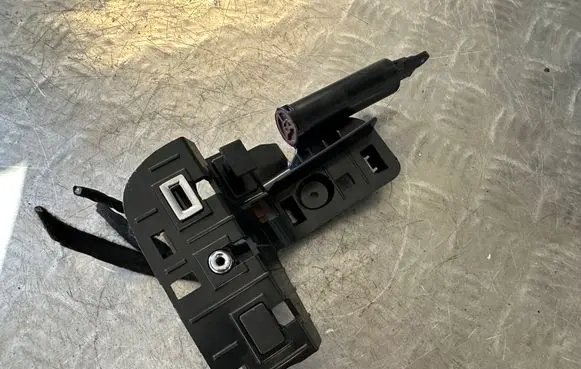 Citroen C4 II Picasso USB socket connector 