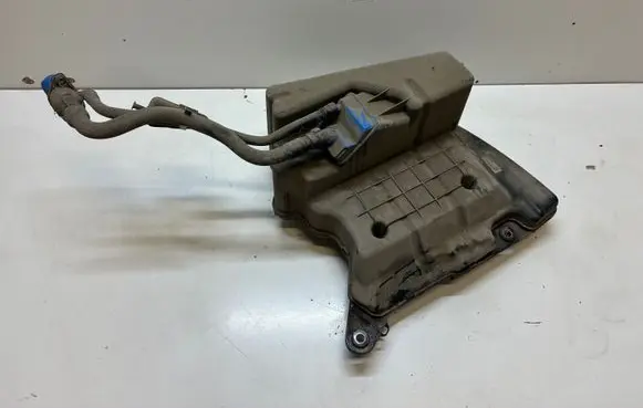Audi A4 S4 B9 AdBlue liquid reservoir 8W0131878BH 8W0131969J