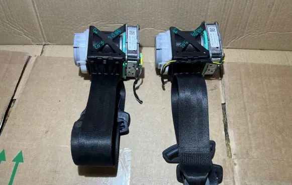 Audi A8 S8 D4 4H Rear seatbelt